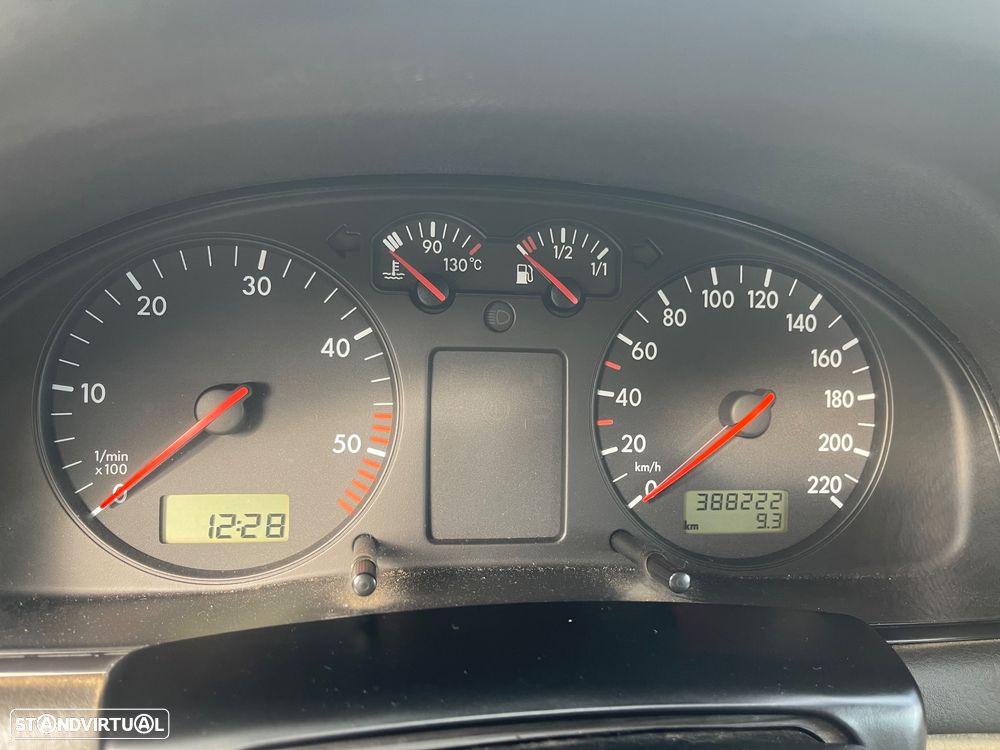 VW Passat 1.9 TDi Confortline - 12