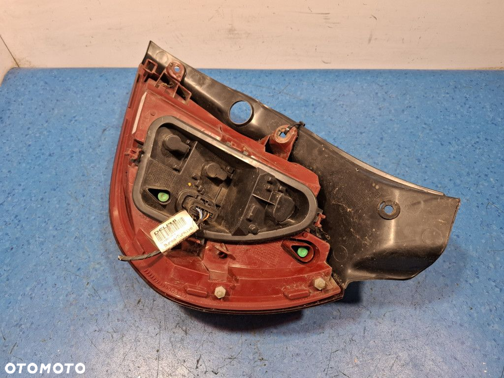RENAULT CLIO III LIFT LAMPA TYŁ LEWA ZEWNĘTRZNA 8200886944 - 8
