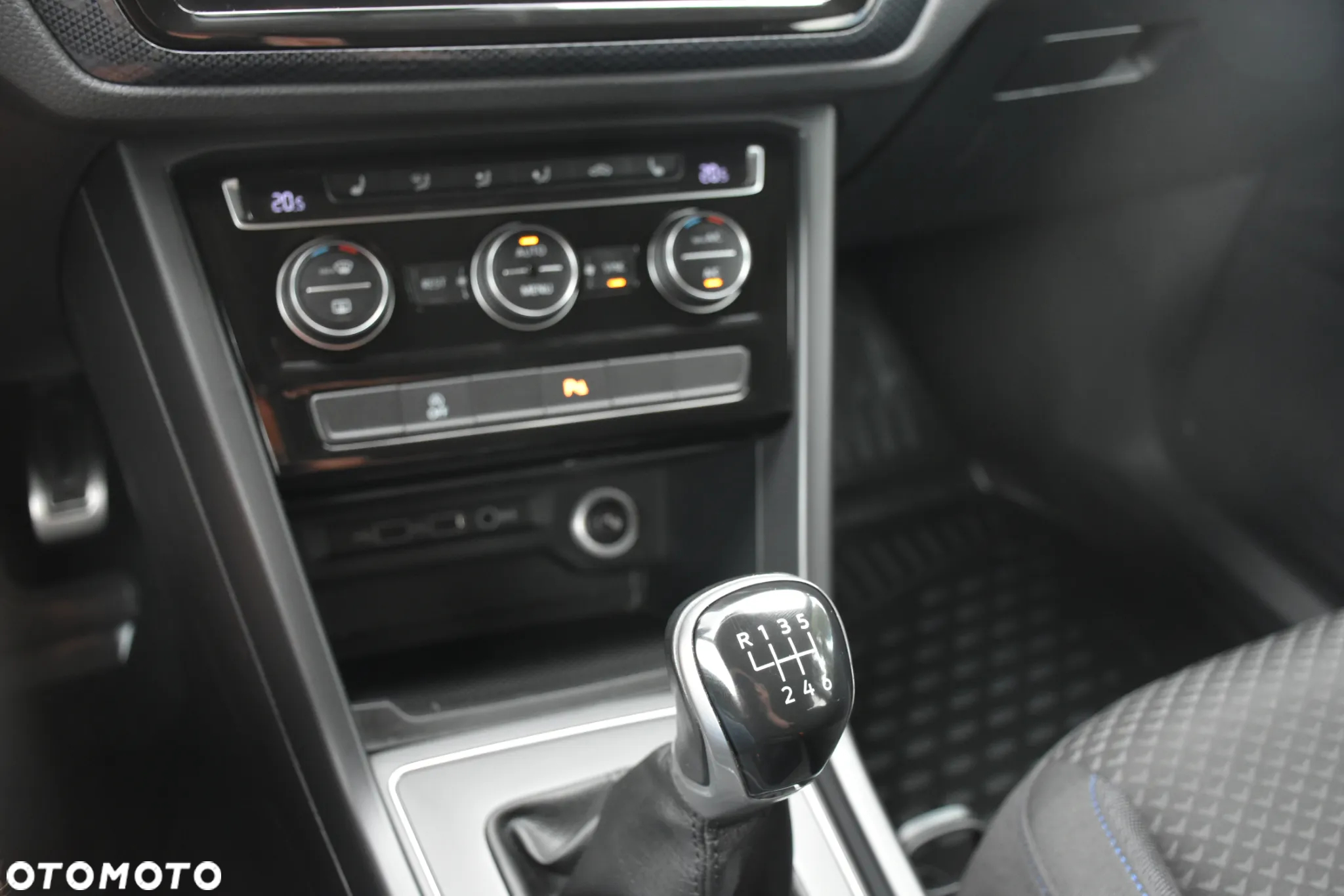Volkswagen Touran 2.0 TDI SCR UNITED - 15