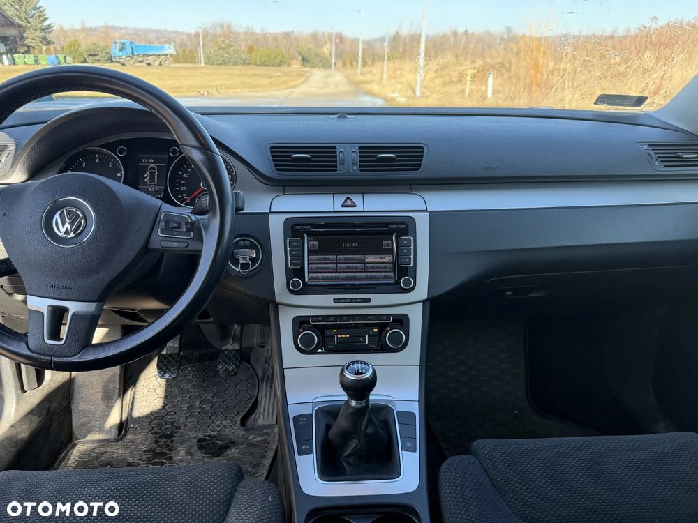 Volkswagen Passat - 4