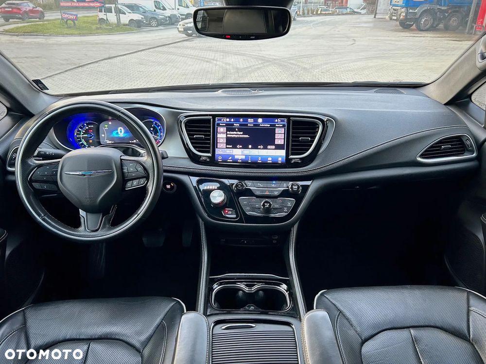 Chrysler Pacifica - 12