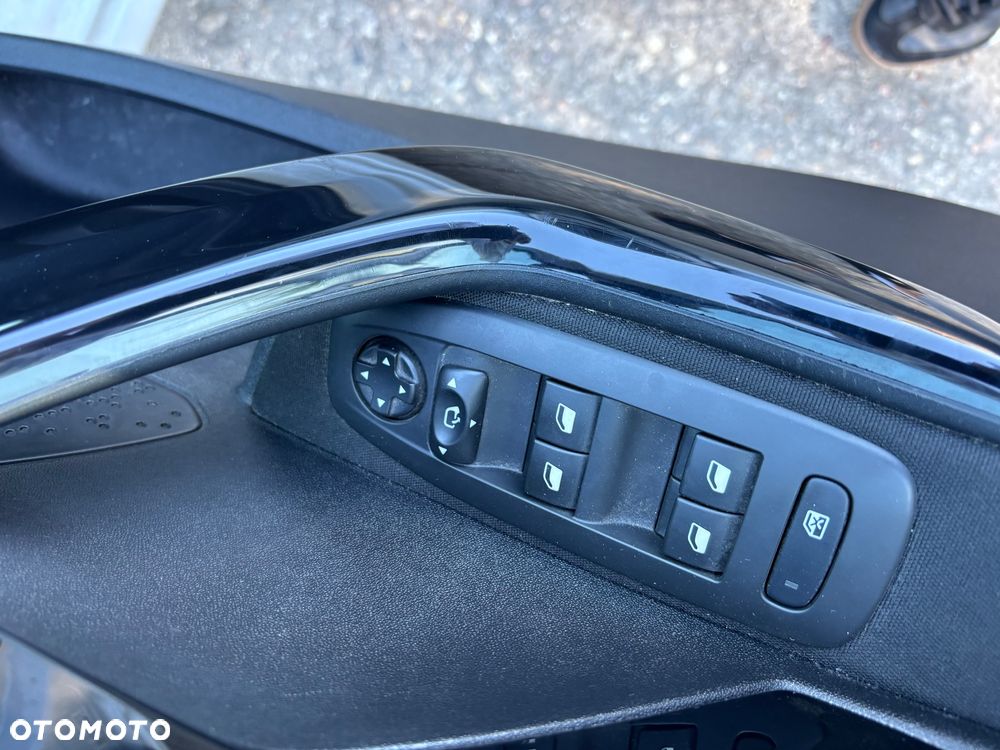 Peugeot 208 1.2 PureTech Allure - 12