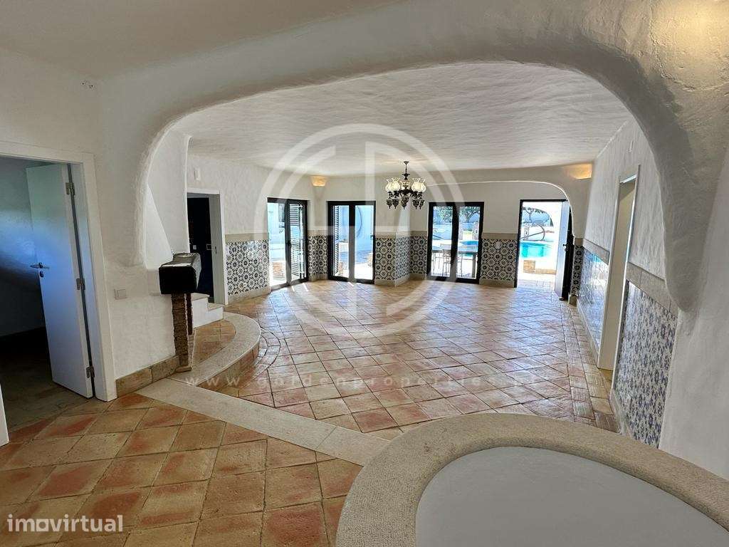 Moradia V3+1, com Piscina e Picadeiro totalmente remodelada em Algoz - Grande imagem: 2/28