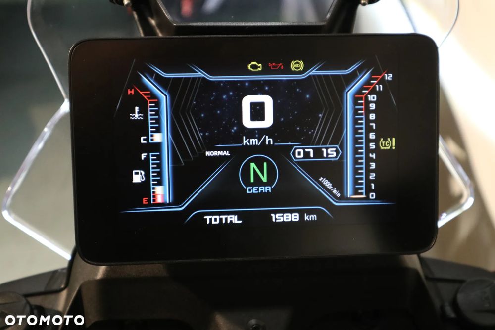 QJMOTOR SRT 600SX - 16