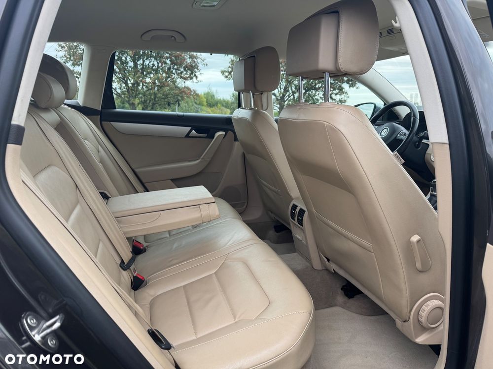 Volkswagen Passat Alltrack - 12