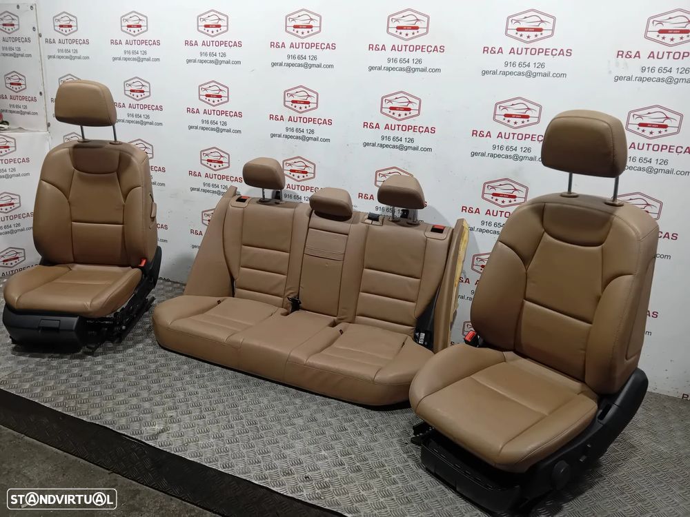 Conjunto de Bancos Elétricos Mercedes Class C W204 Sedan em Pele Original - 2