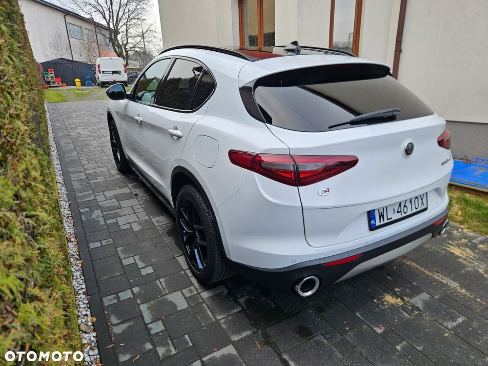 Alfa Romeo Stelvio 2.0 Turbo 16V AT8-Q4 Ti - 6