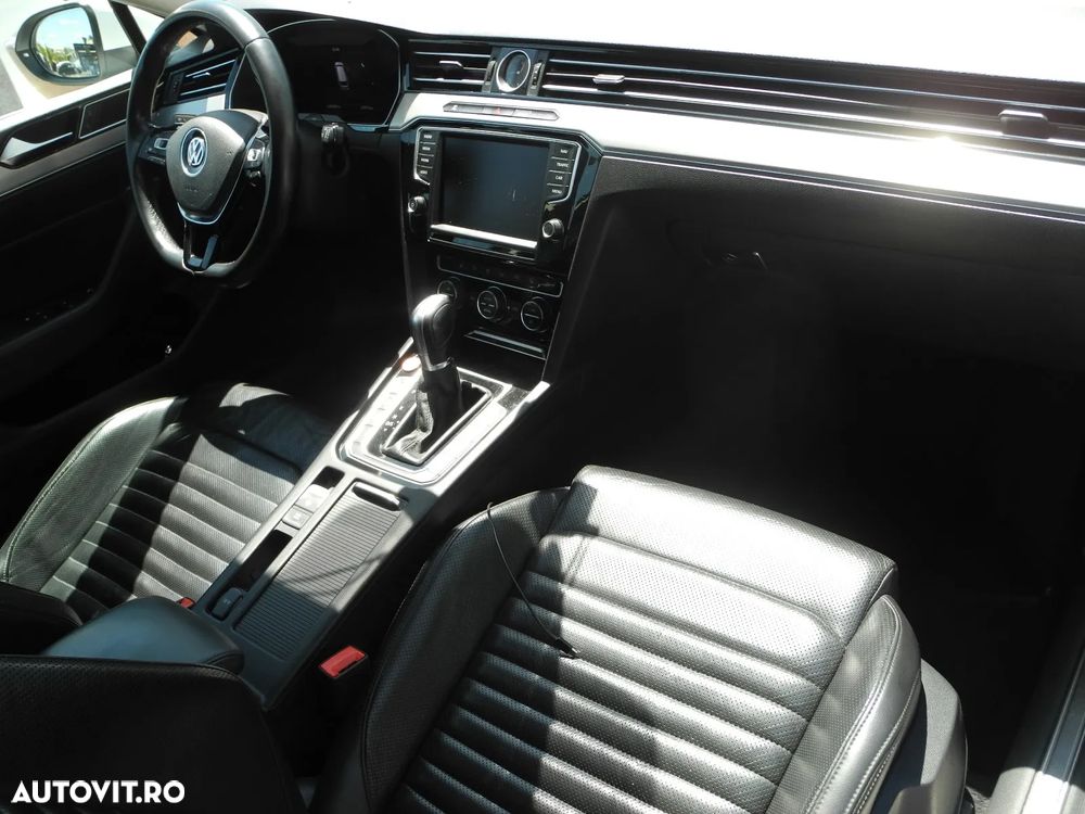 Volkswagen Passat - 11