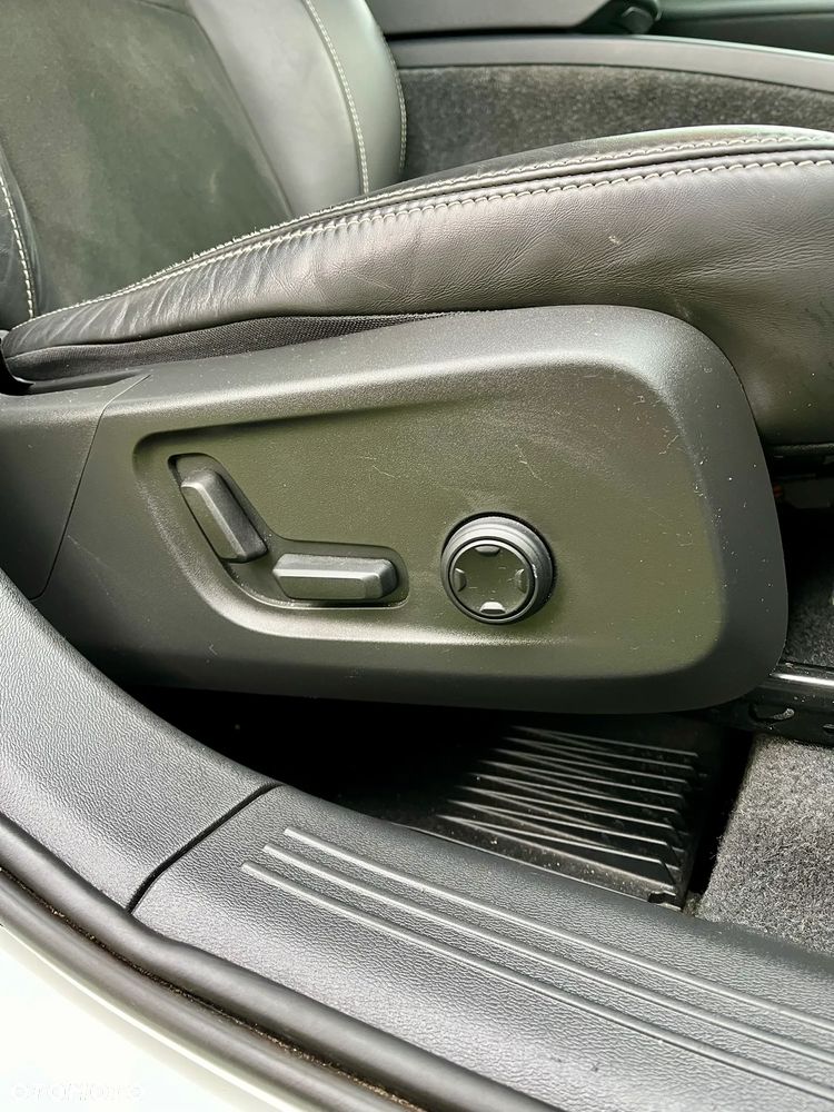 Volvo XC 40 T5 Plug-In Hybrid R-Design - 32