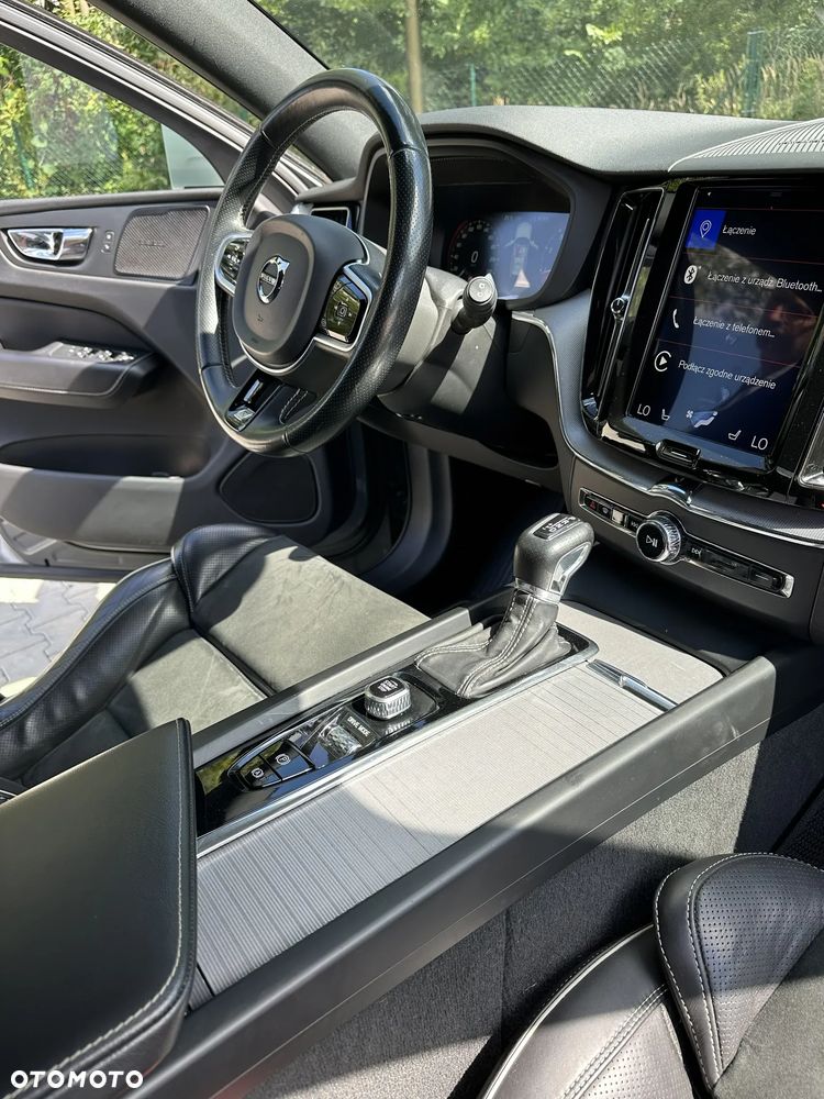 Volvo XC 60 T5 R-Design - 9