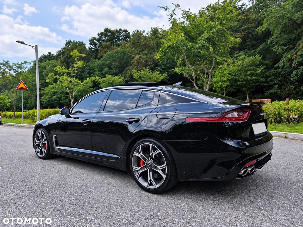 Kia Stinger - 8