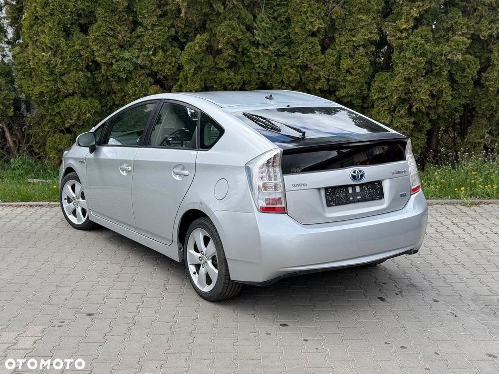 Toyota Prius (Hybrid) - 3
