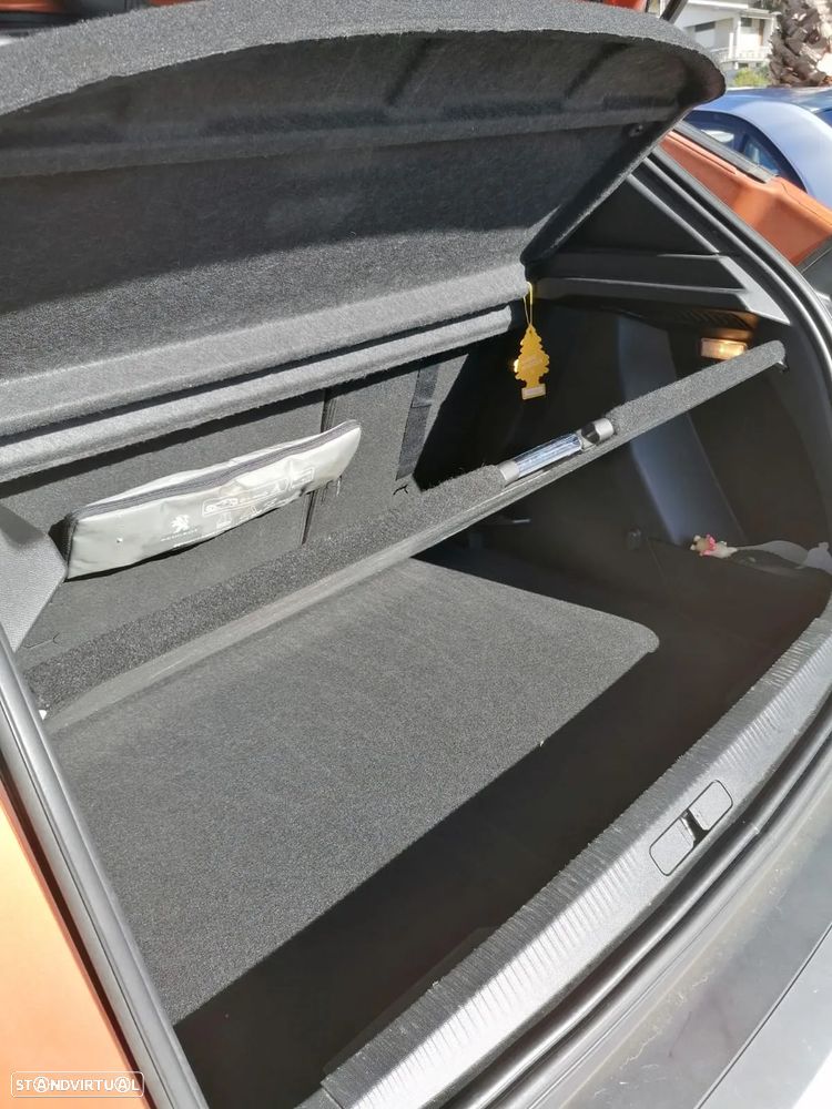 Peugeot 2008 1.5 BlueHDi GT EAT8 - 6