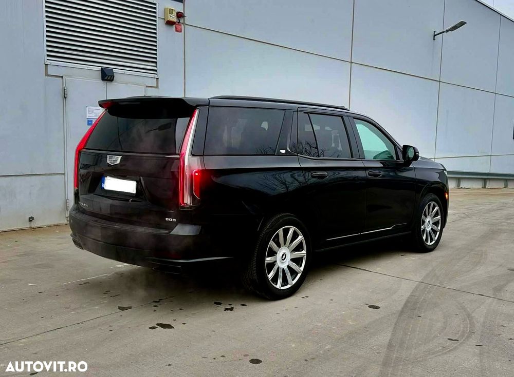 Cadillac Escalade - 3