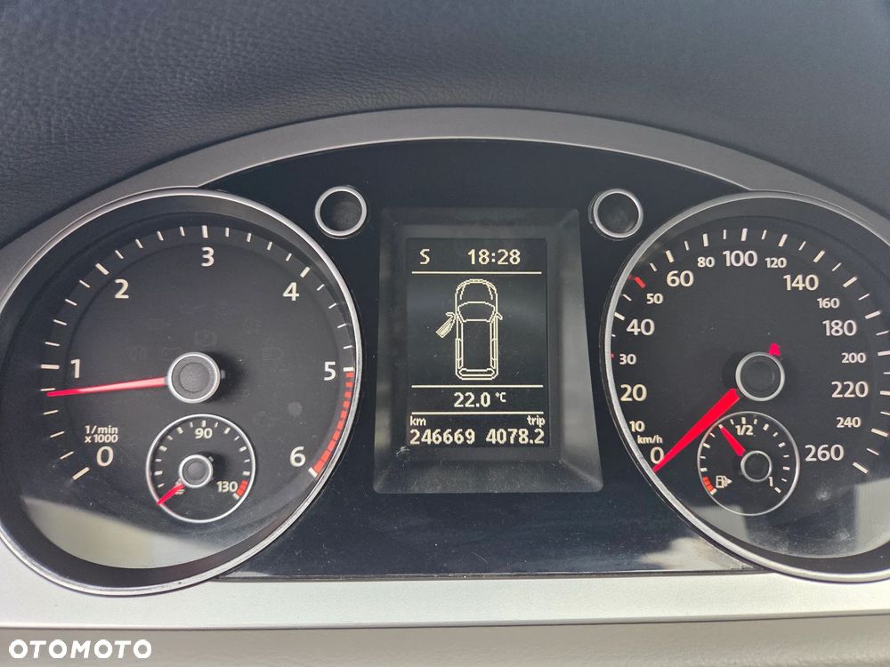 Volkswagen Passat 2.0 TDI DPF BlueMotion Technology Comfortline - 26