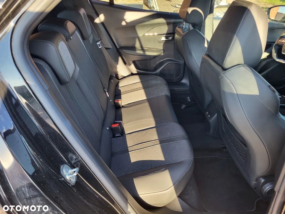 Peugeot 2008 PureTech 130 EAT8 GT - 16