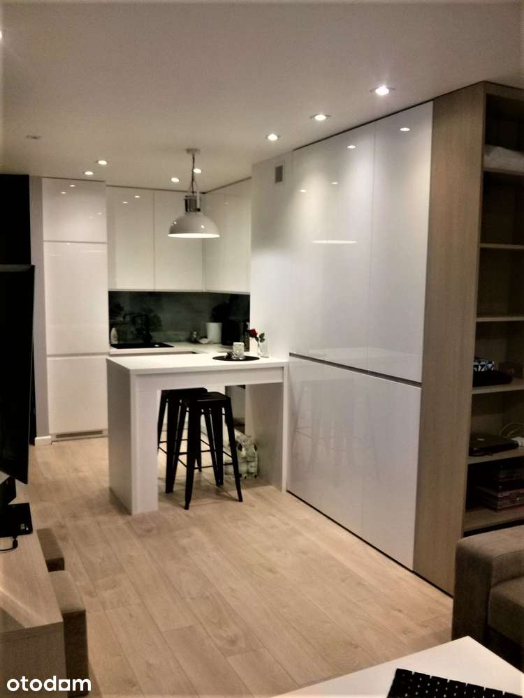 Komfortowy apartament  36m2 z klimatyzacją , garażem, balkonem/centrum