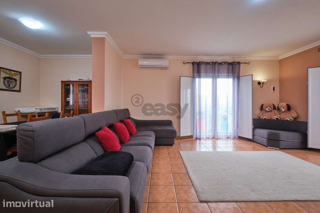 Moradia T4 de 3 pisos com garagem para 3 carros, piscina, painéis sola - Grande imagem: 5/57
