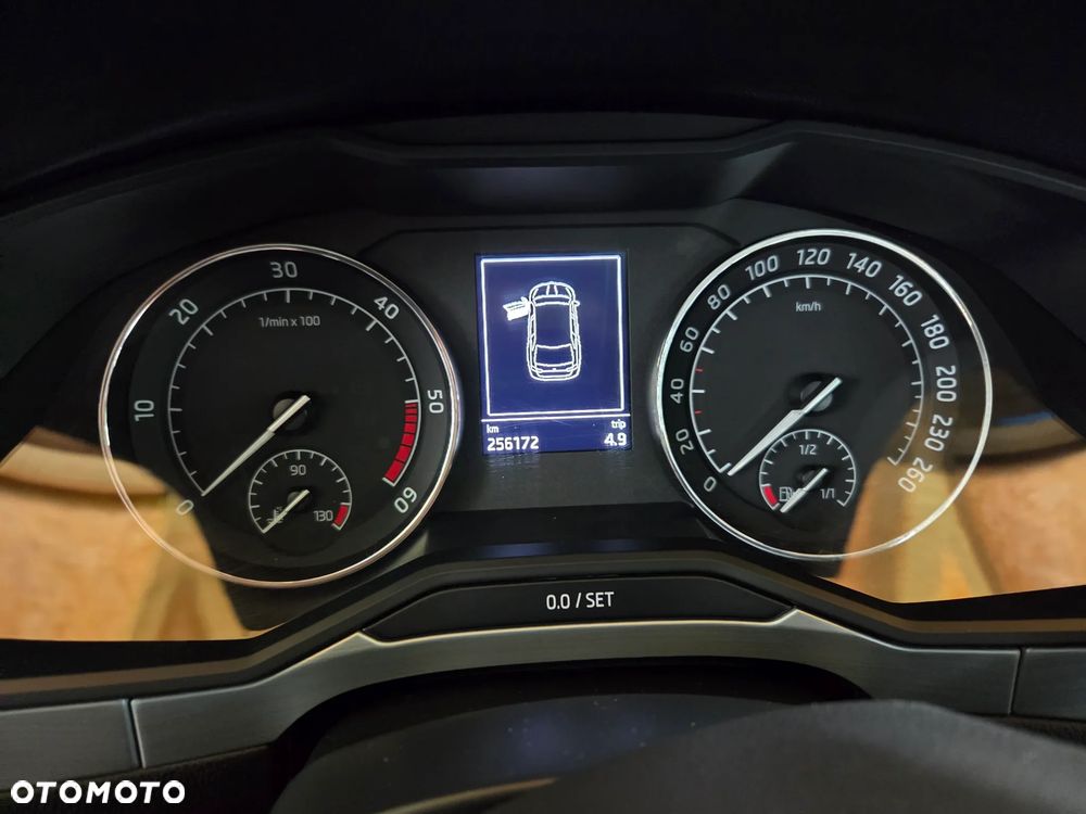 Skoda Superb 2.0 TDI Ambition DSG - 27