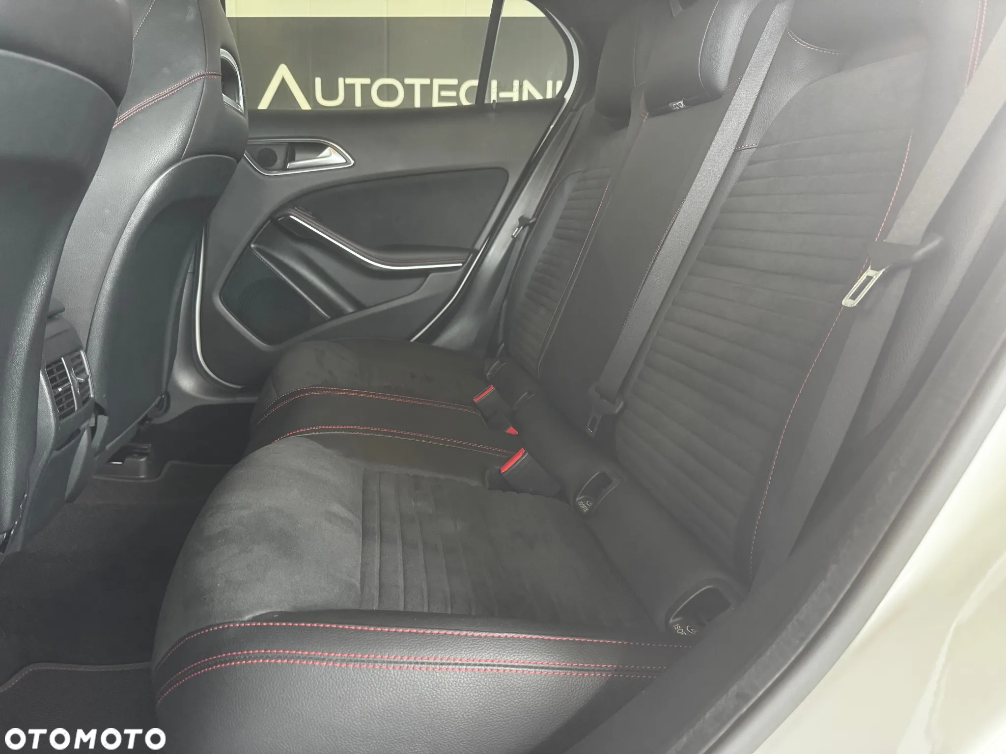 Mercedes-Benz GLA 200 7G-DCT AMG Line - 18