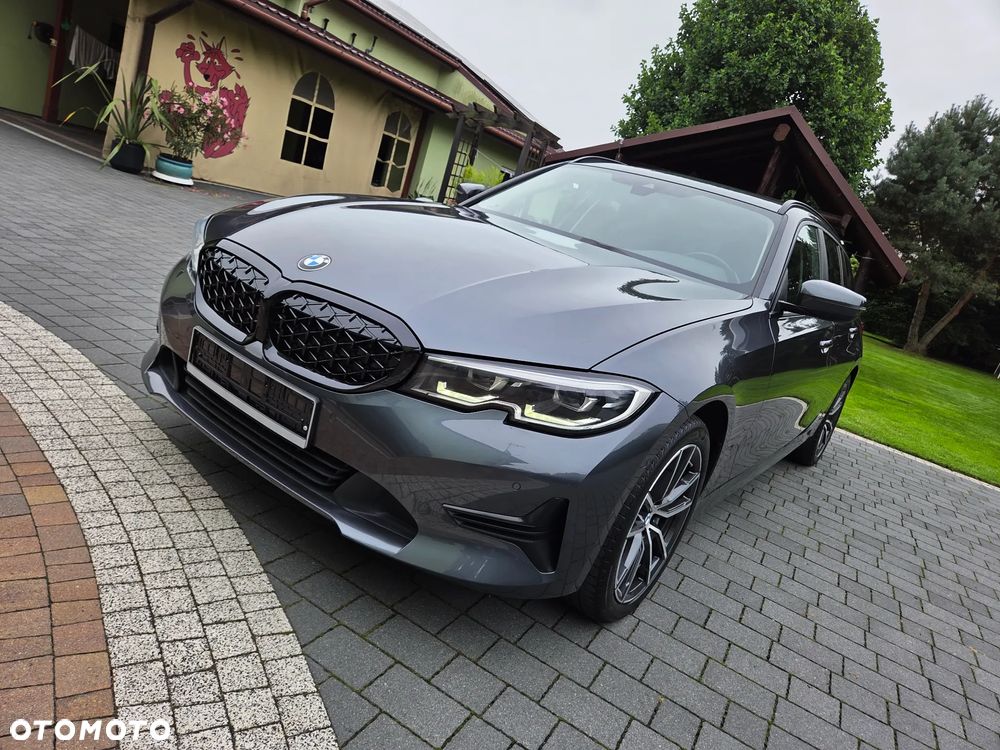 BMW Seria 3 330i Touring xDrive Sport Line - 2