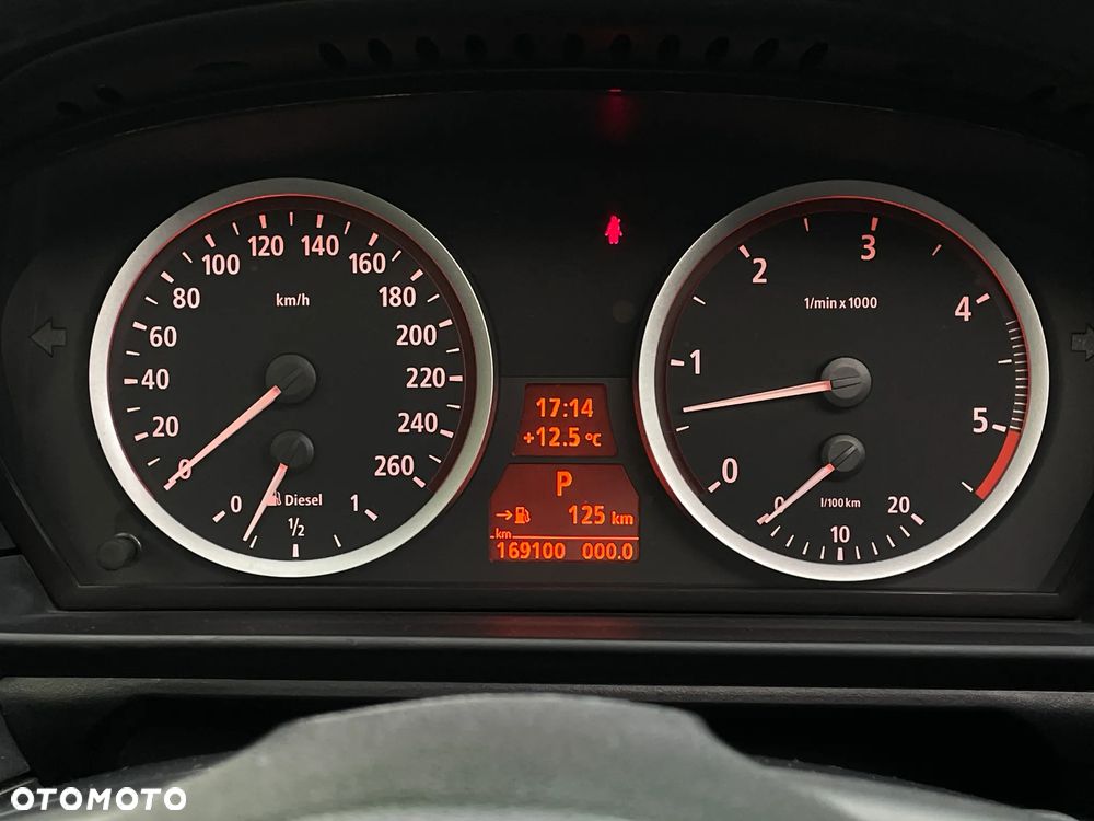 BMW Seria 5 525d - 24