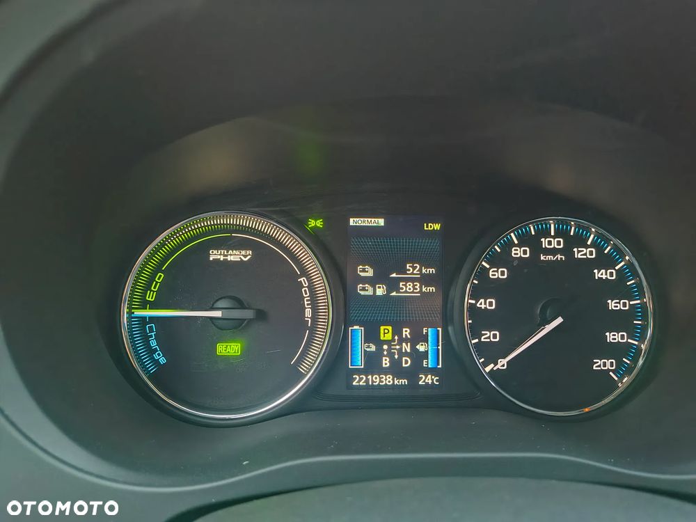 Mitsubishi Outlander Instyle NAVI + - 23