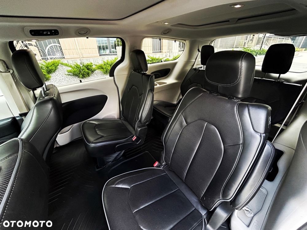 Chrysler Pacifica - 27
