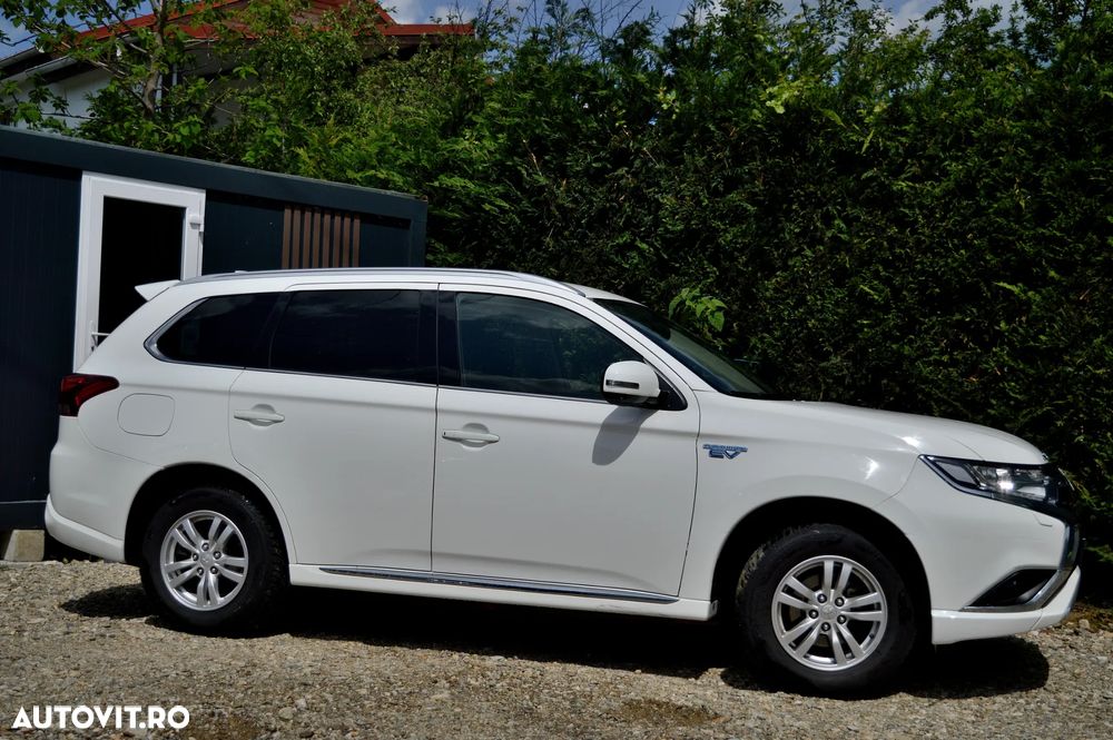 Mitsubishi Outlander 2.4 4WD - 7
