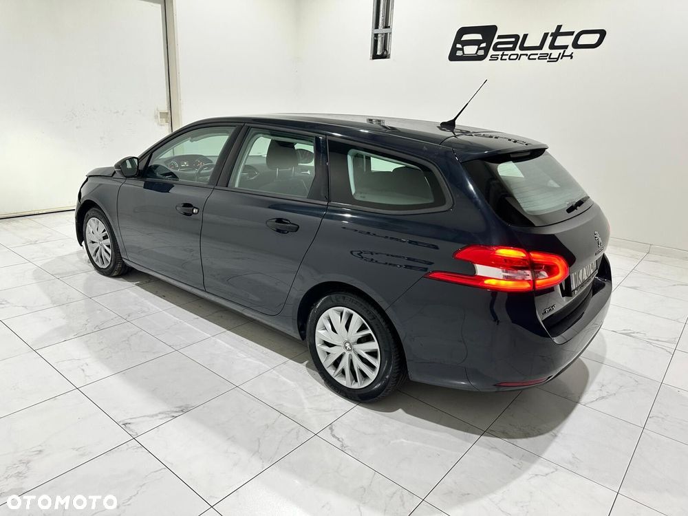 Peugeot 308 - 8