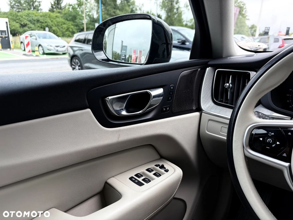 Volvo XC 60 B4 D AWD Plus Dark - 16
