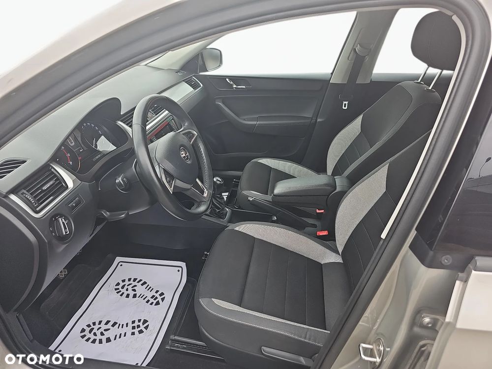 Skoda RAPID - 12