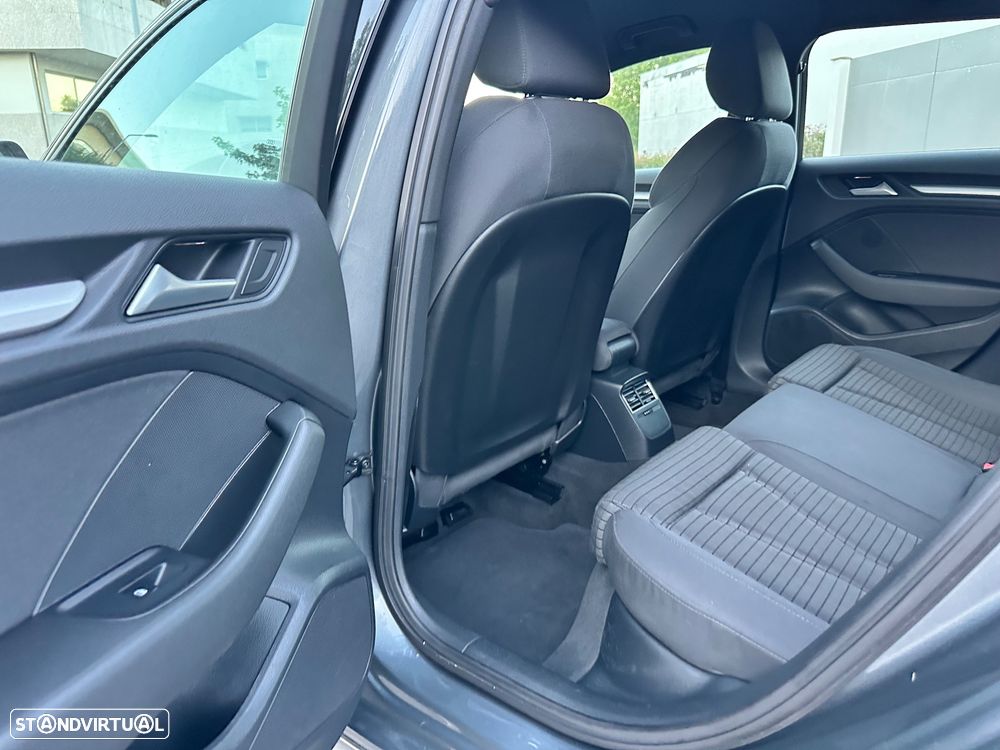 Audi A3 Sportback 1.6 TDI S-line - 34