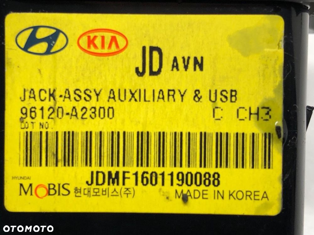 GNIAZDO PORT USB AUX - 120.00 PLN - KIA CEE'D Sportswagon (JD) 2012 - 2018 1.6 CRDi 136 100 kW [136 - 4