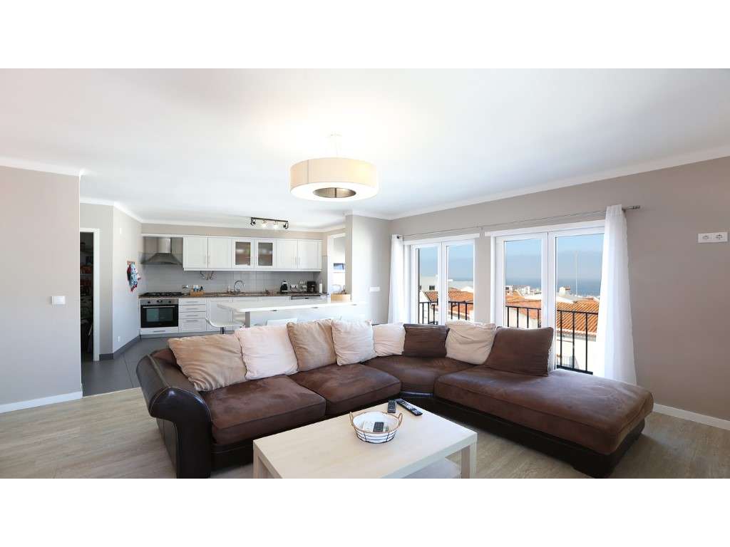 Apartamento T3 renovado no centro da Nazaré com vista mar e estacio... - Grande imagem: 5/27