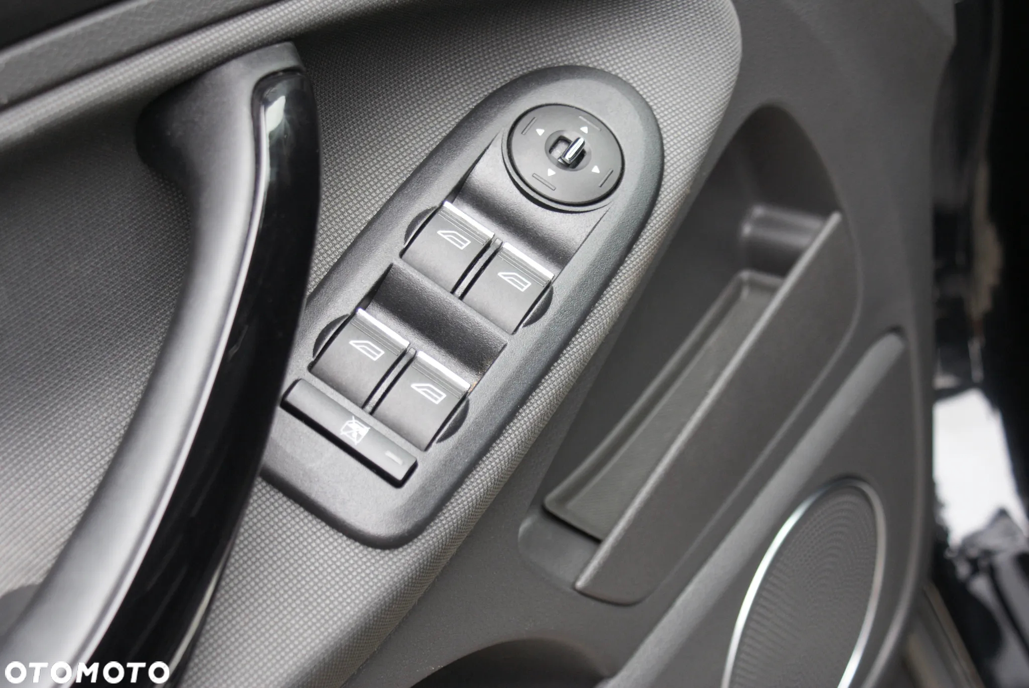 Ford Kuga 2.0 TDCi 4x4 Titanium - 4