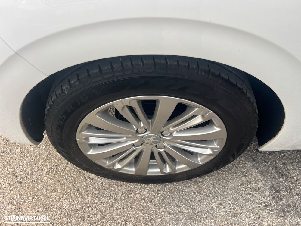 Peugeot 208 1.2 PureTech Style - 10