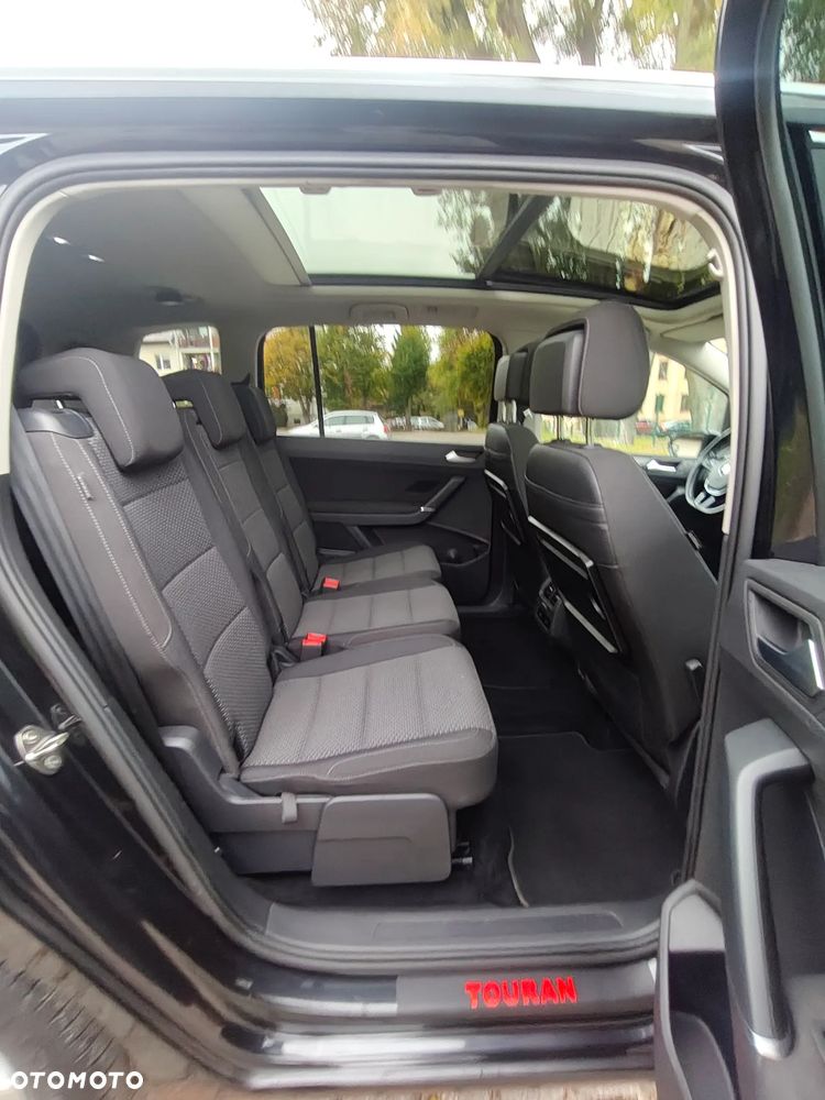 Volkswagen Touran - 12