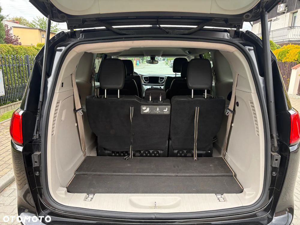 Chrysler Pacifica - 8