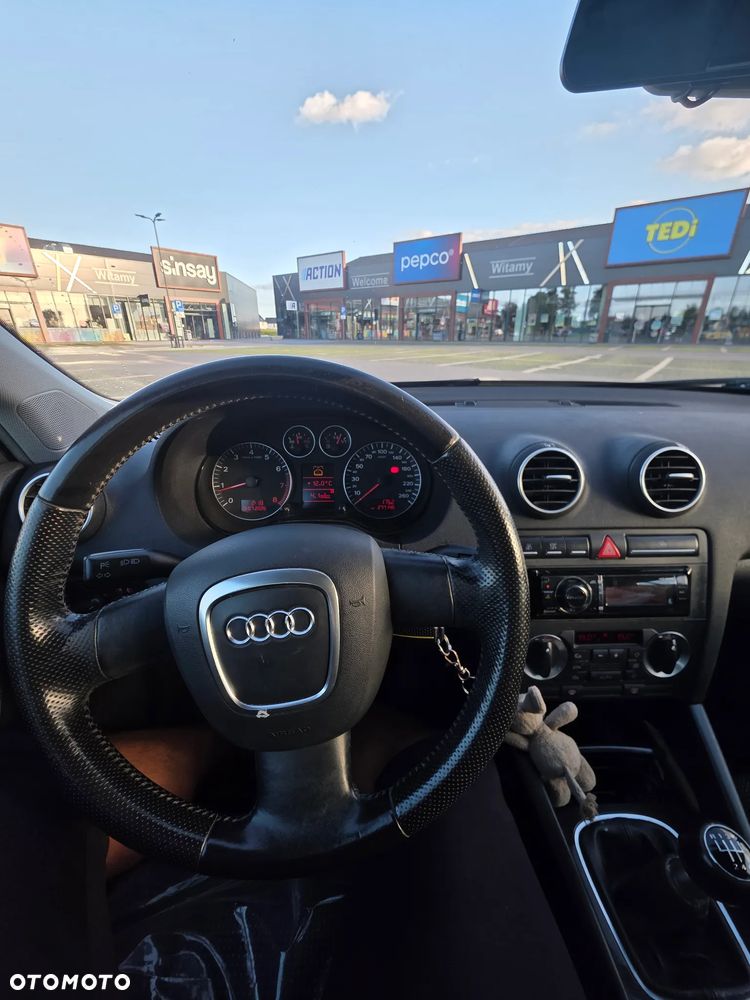 Audi A3 Sportback 1.6 FSI Ambiente - 18