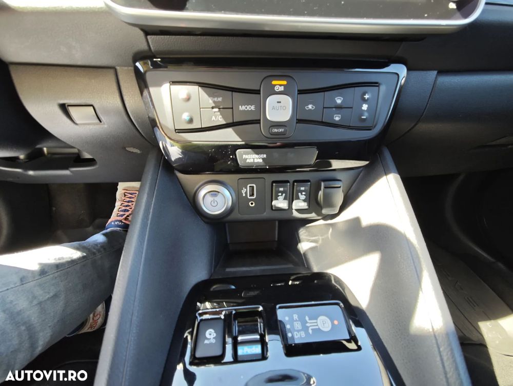 Nissan LEAF Tekna - 18