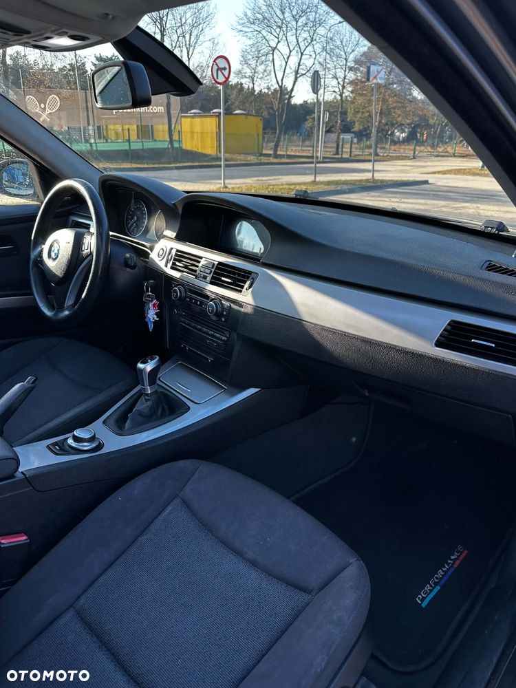 BMW Seria 3 318d - 14