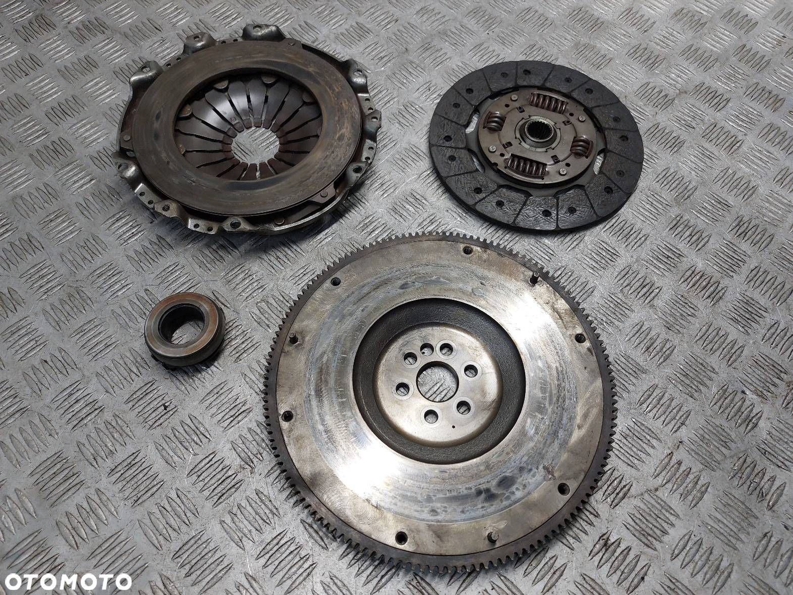 ZAMACH  TARCZA DOCISK ŁOŻYSKO LAND ROVER FREELANDER I 1.8 16V - 1