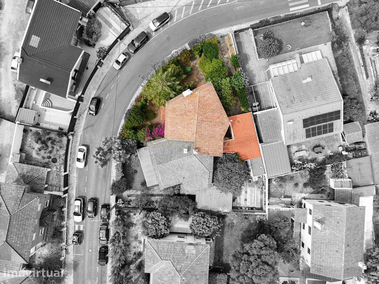 Moradia T4 com Anexo | Localização Premium | Espaços Amplos e Área Ex - Grande imagem: 2/22