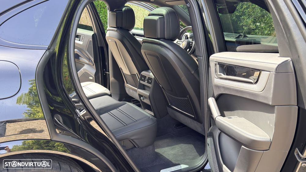 Porsche Cayenne Coupé E-Hybrid - 27
