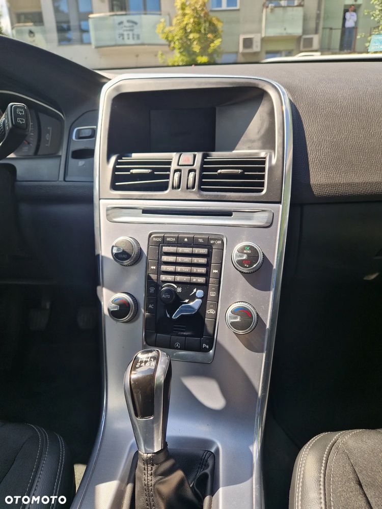 Volvo XC 60 D4 Momentum - 12