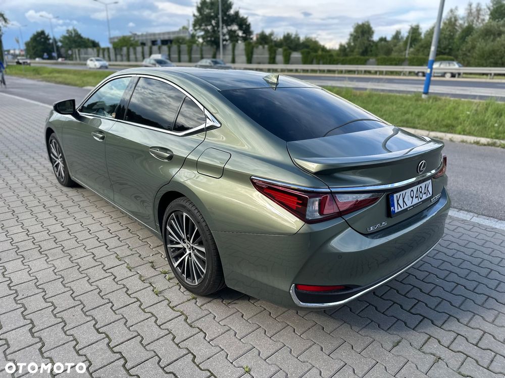 Lexus ES 300h Business Edition - 8