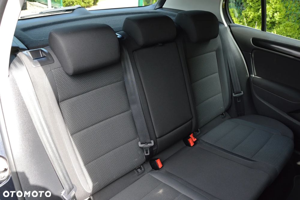 Volkswagen Golf - 24