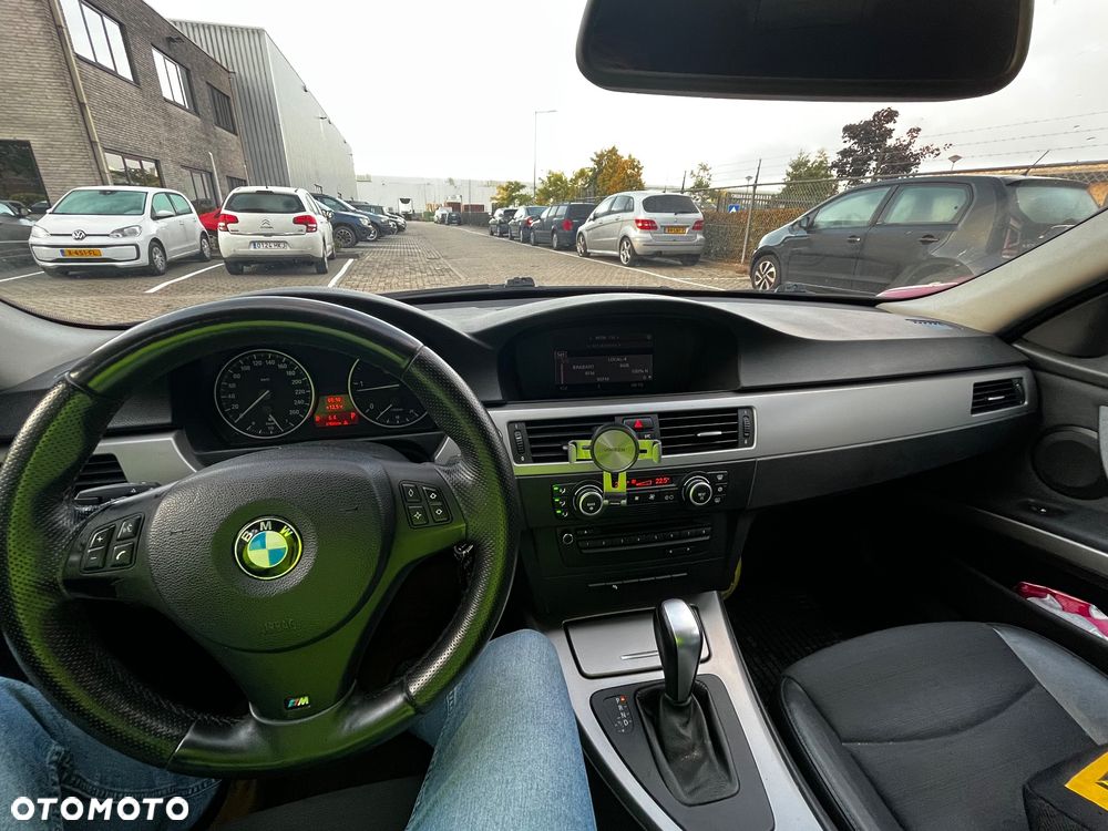 BMW Seria 3 320d DPF Touring - 6