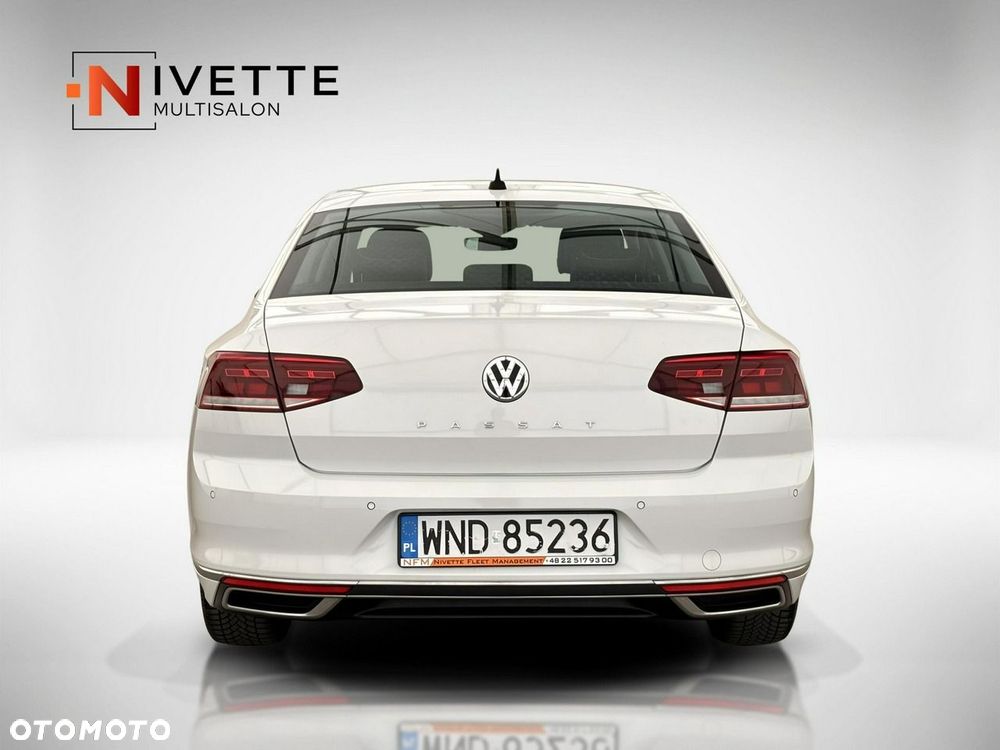 Volkswagen Passat - 10